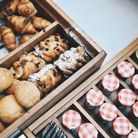 Hotel Telegraaf, Autograph Collection Tallinn Luaran gambar A selection of Danish pastries