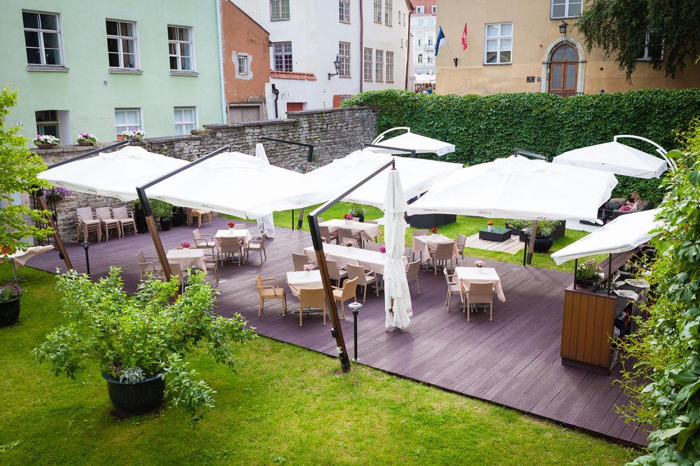 Hotel Telegraaf, Autograph Collection Tallinn Luaran gambar The garden of the hotel