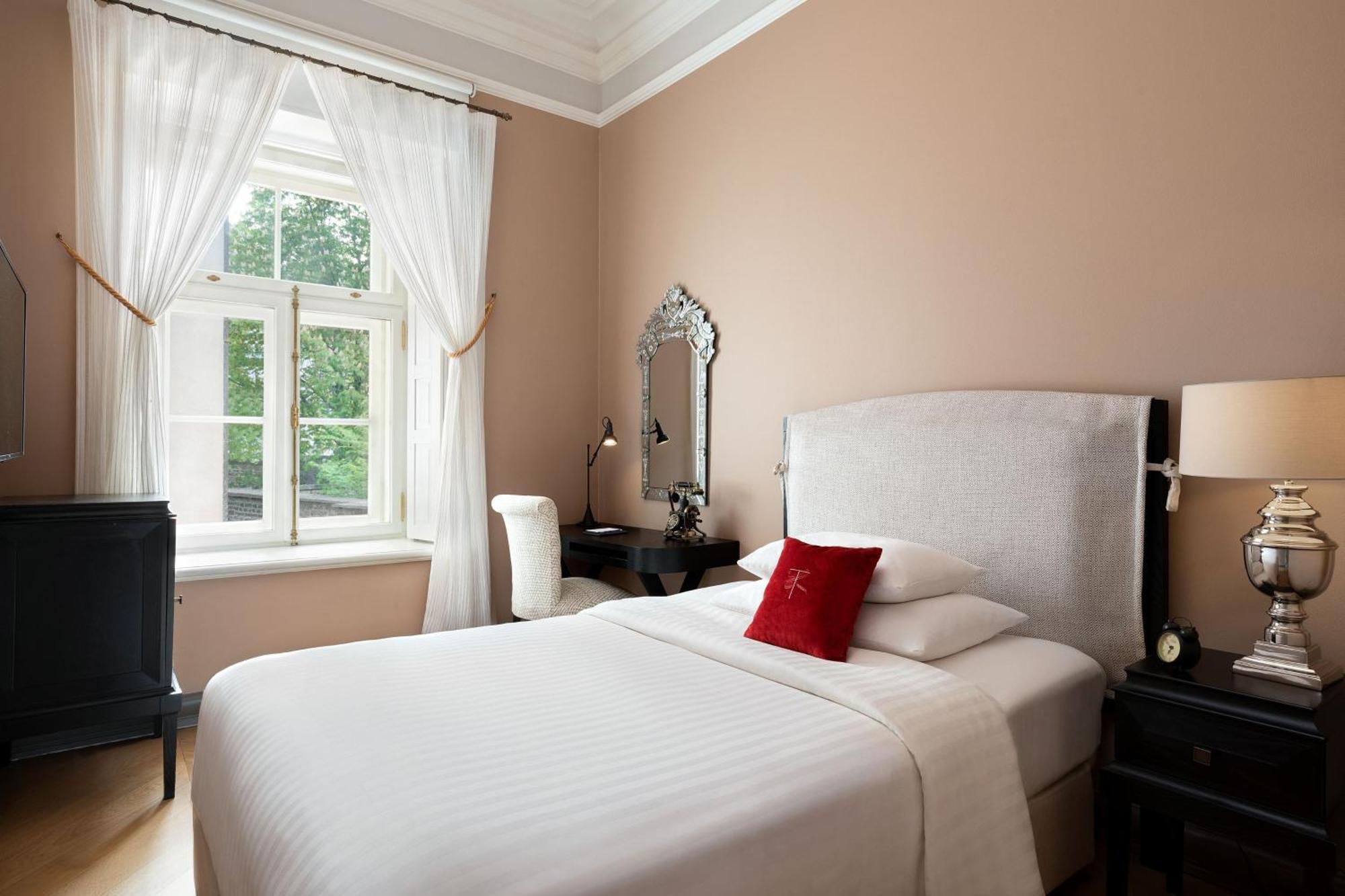 Hotel Telegraaf, Autograph Collection Tallinn Luaran gambar A bedroom