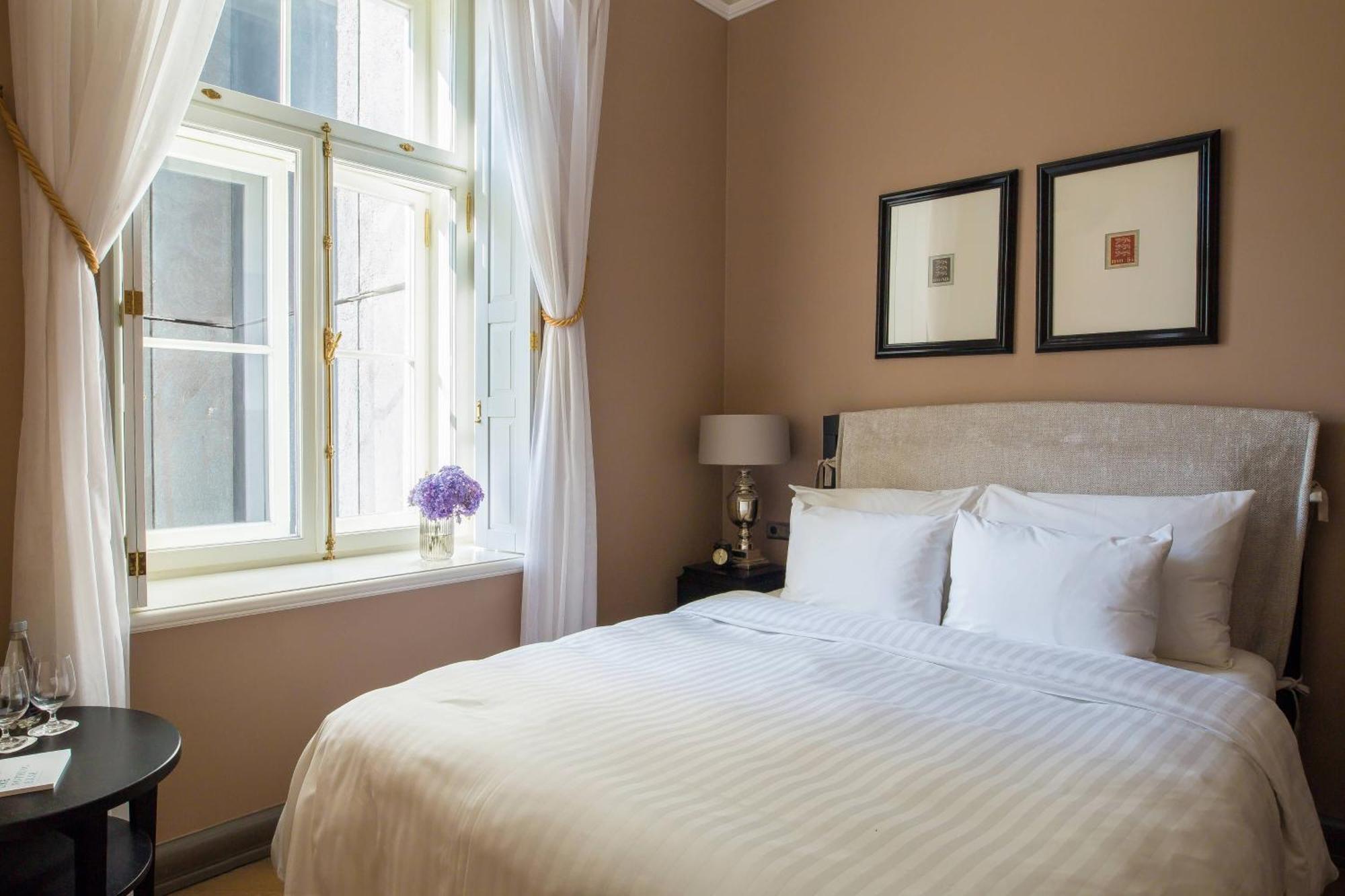 Hotel Telegraaf, Autograph Collection Tallinn Luaran gambar A bedroom at the hotel