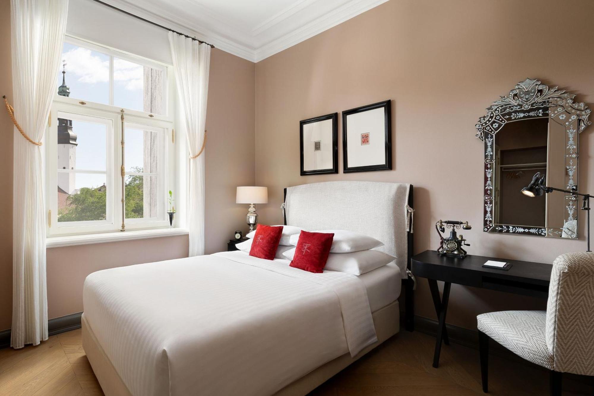 Hotel Telegraaf, Autograph Collection Tallinn Luaran gambar A room at the Mandarin Oriental, Munich