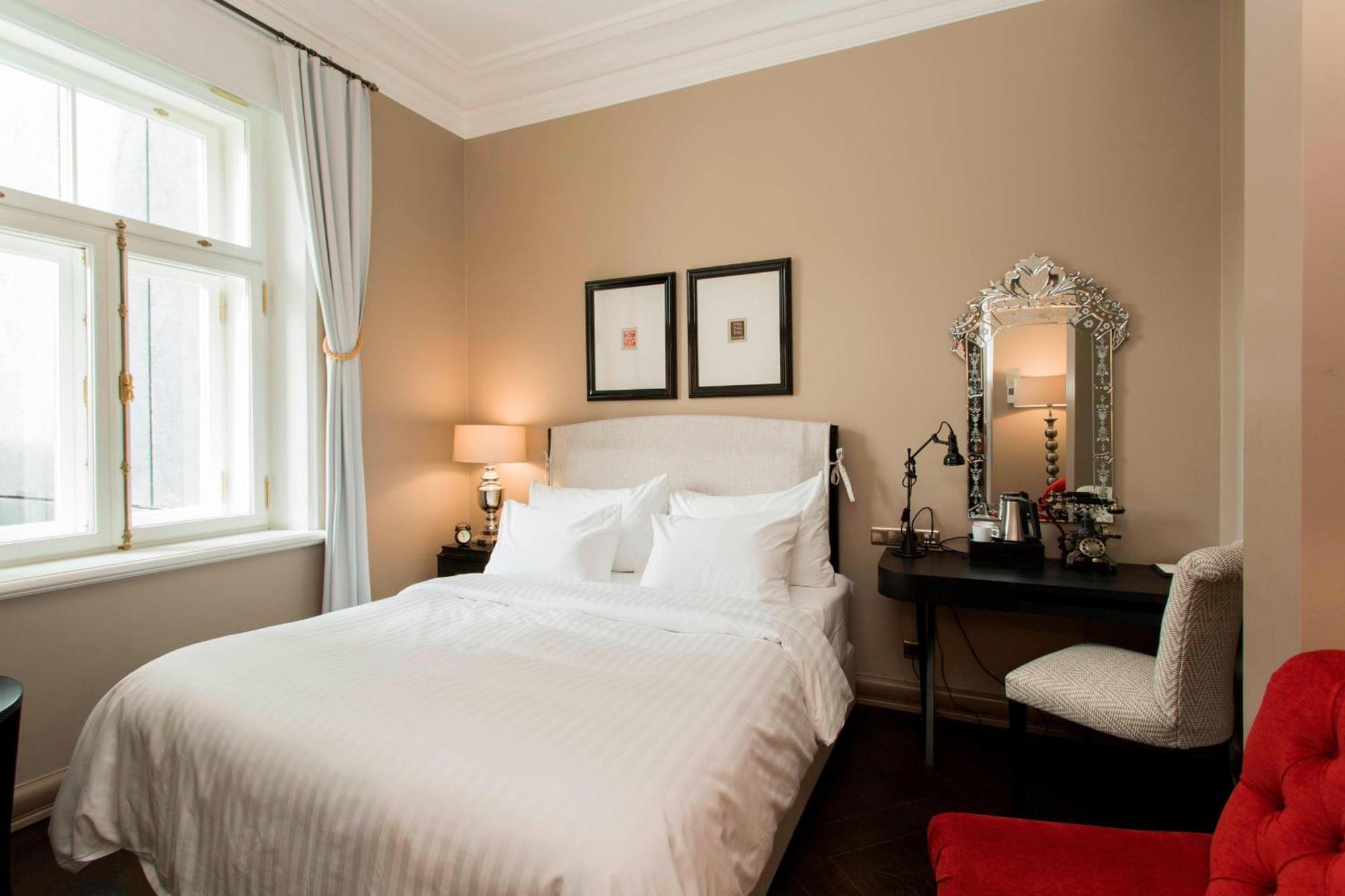 Hotel Telegraaf, Autograph Collection Tallinn Luaran gambar A bedroom at the Hotel