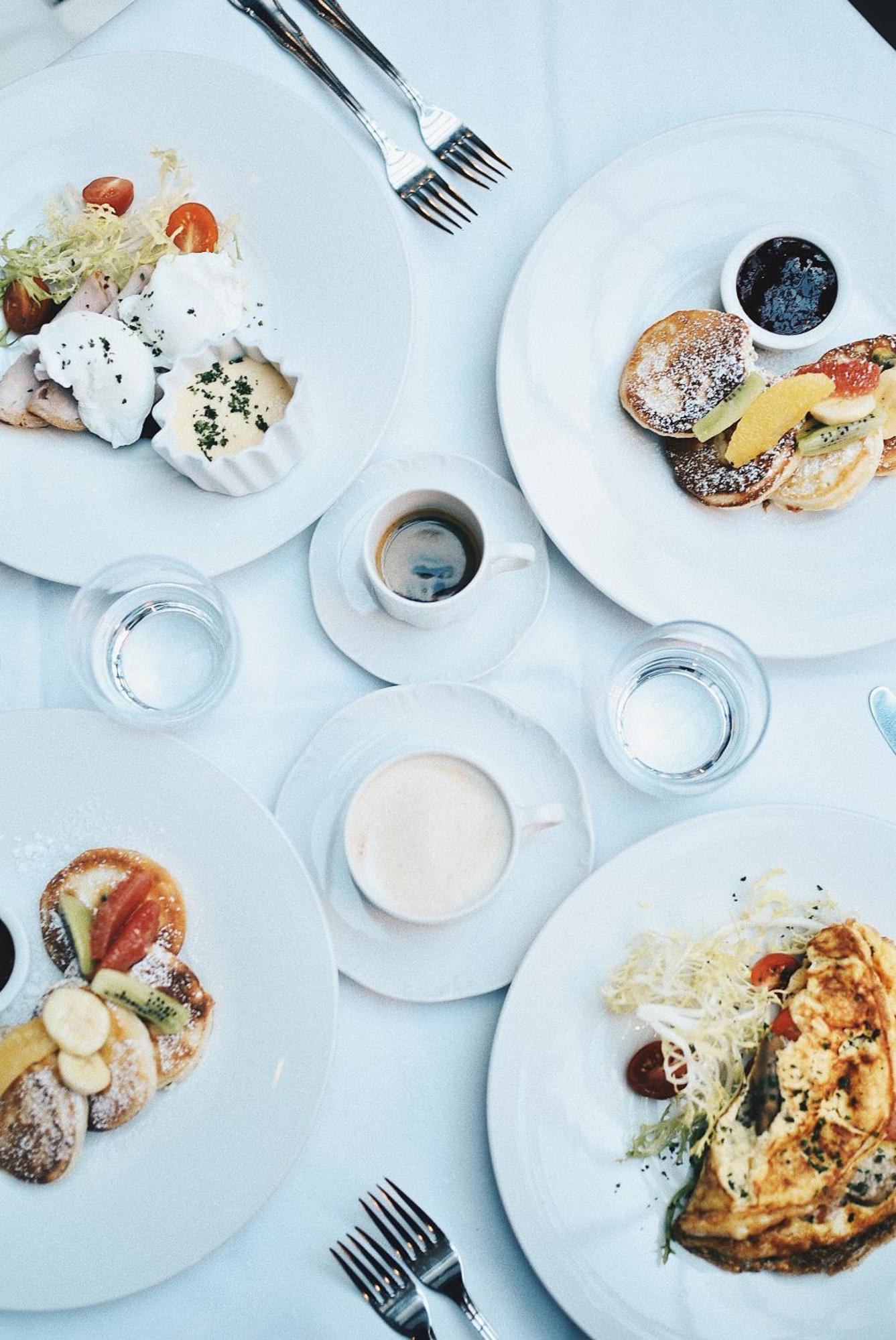 Hotel Telegraaf, Autograph Collection Tallinn Luaran gambar Breakfast at the Hotel de Ville